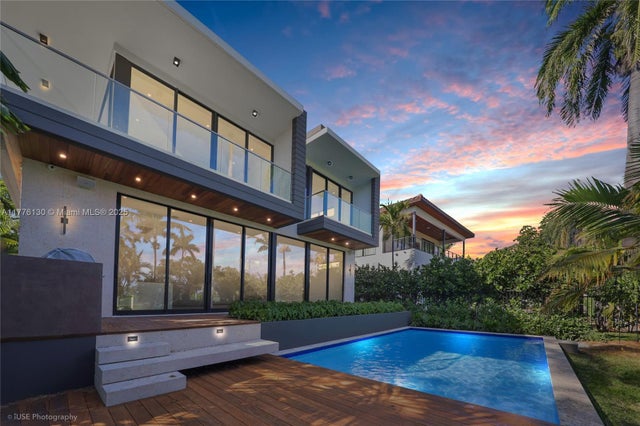 1 of 27 - 5825 Alton Rd, Miami Beach, FL