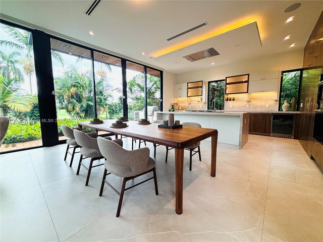4 of 27 - 5825 Alton Rd, Miami Beach, FL