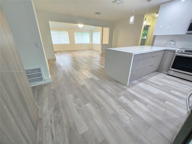 3 of 30 - 5101 Sw 6th Ct, Margate, FL