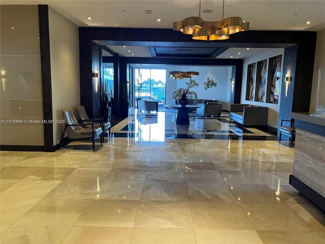 5 of 25 - 20505 E Country Club Dr 2034, Aventura, FL