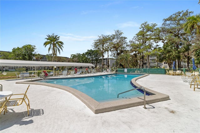 3 of 17 - 4850 Nw 29th Ct 423, Lauderdale Lakes, FL