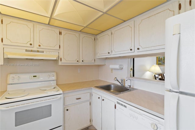 4 of 17 - 4850 Nw 29th Ct 423, Lauderdale Lakes, FL