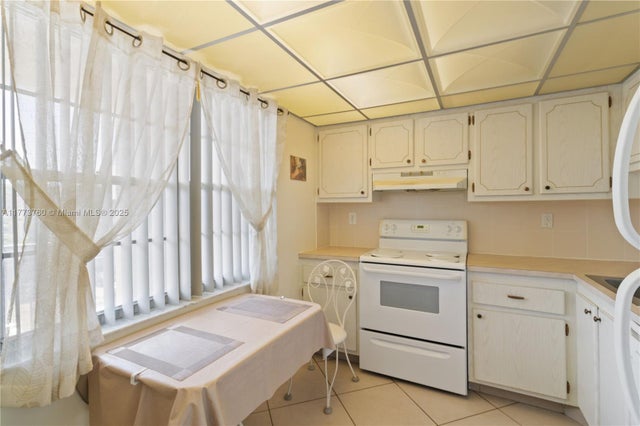 5 of 17 - 4850 Nw 29th Ct 423, Lauderdale Lakes, FL
