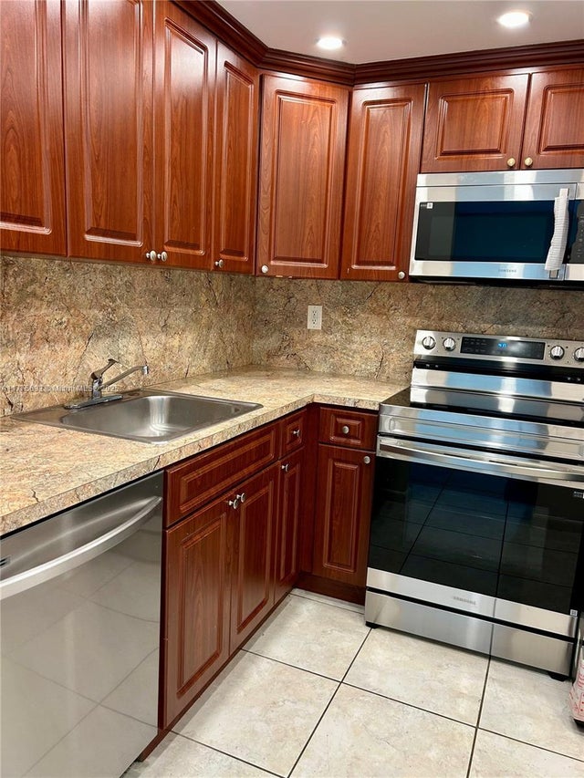 3 of 20 - 484 Nw 165th St Rd A-316, Miami, FL