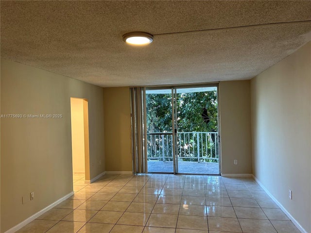 5 of 20 - 484 Nw 165th St Rd A-316, Miami, FL
