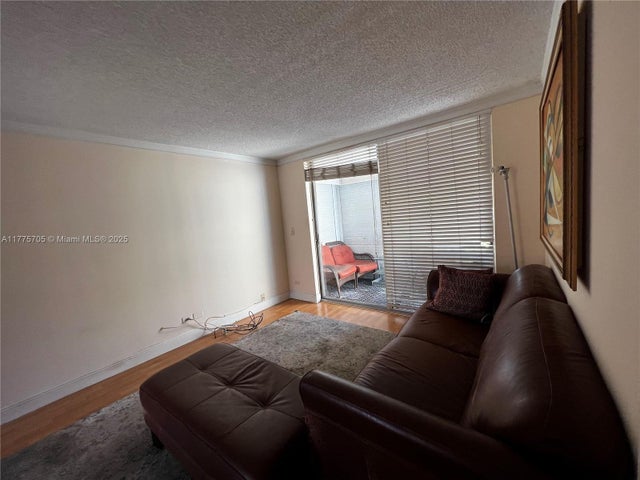 1 of 9 - 447 Ne 195th St 309, Miami, FL