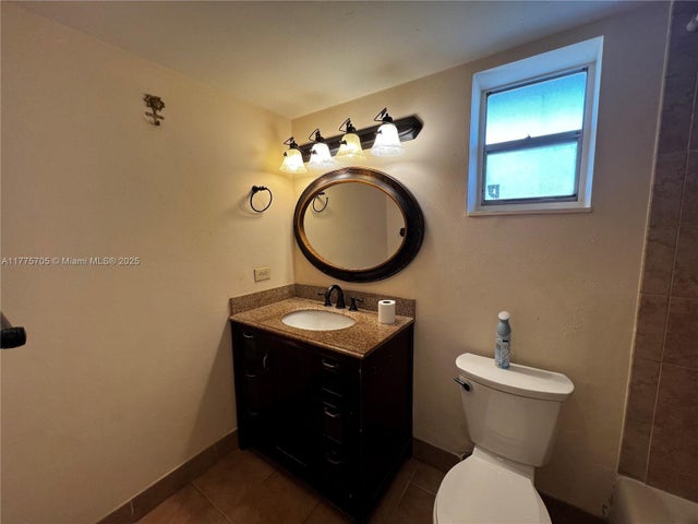 5 of 9 - 447 Ne 195th St 309, Miami, FL
