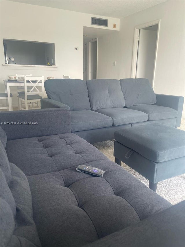 4 of 8 - 496 Nw 165th St Rd D-611, Miami, FL