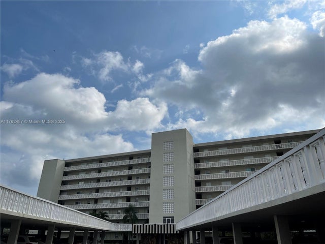 3 of 47 - 801 Lake Shore Drive 414, Lake Park, FL