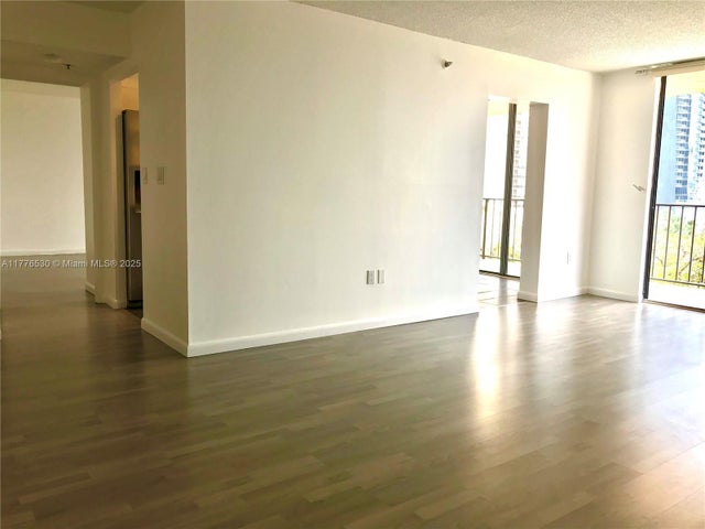 5 of 28 - 210 174th St 702, Sunny Isles Beach, FL