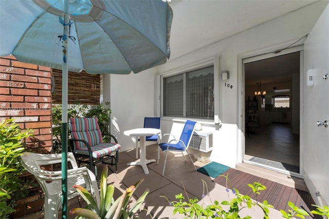 3 of 22 - 3701 Tyler St 104, Hollywood, FL