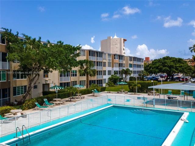 2 of 28 - 1680 Ne 191st St 307-2, Miami, FL