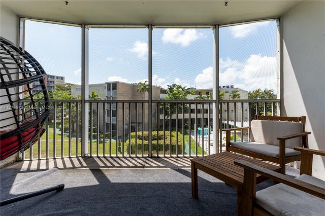 4 of 28 - 1680 Ne 191st St 307-2, Miami, FL