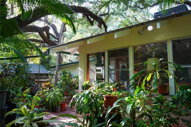 4 of 33 - 4160 Lybyer Ave, Miami, FL