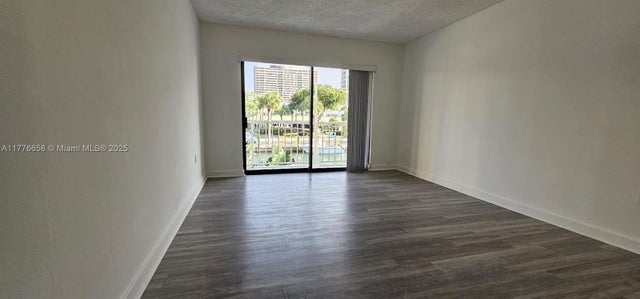 3 of 11 - 1650 Ne 115th St 203, Miami, FL
