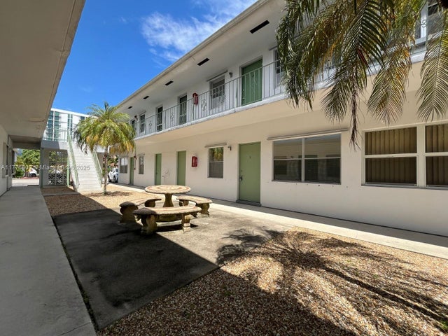 3 of 14 - 1824 Monroe St 1, Hollywood, FL