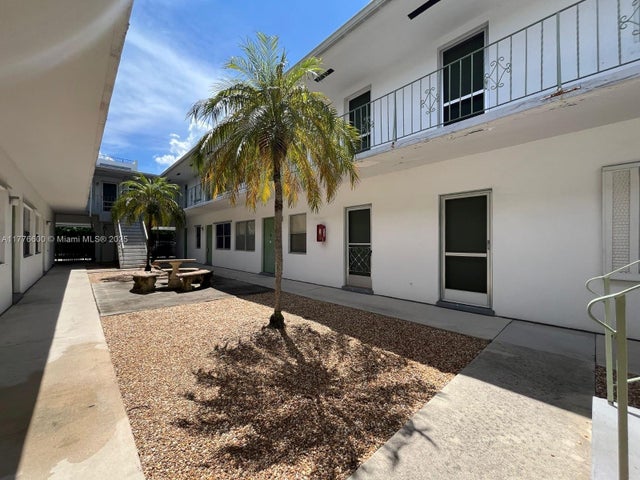 4 of 14 - 1824 Monroe St 1, Hollywood, FL