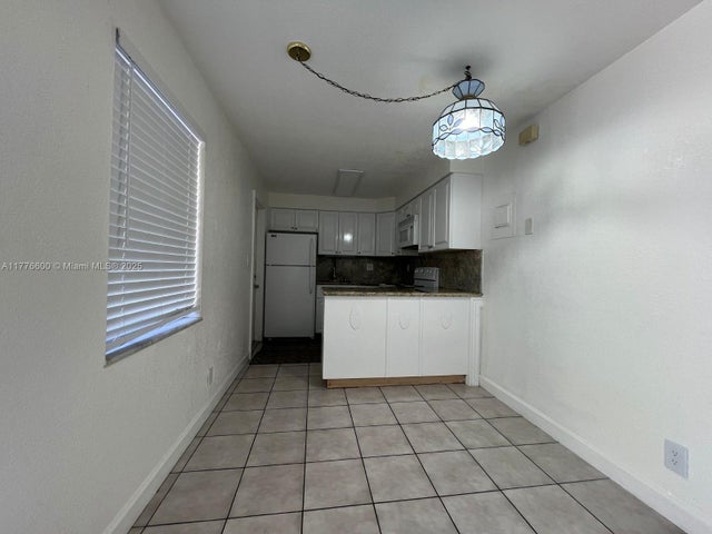 5 of 14 - 1824 Monroe St 1, Hollywood, FL