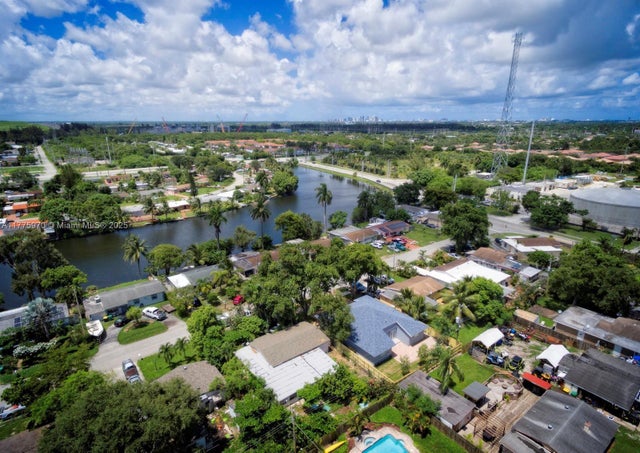 2 of 16 - 4070 Sw 49th Ct, Dania Beach, FL