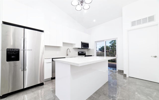 3 of 16 - 4070 Sw 49th Ct, Dania Beach, FL