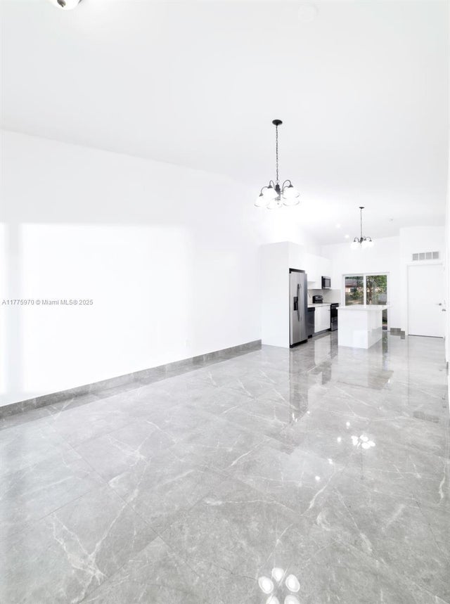 4 of 16 - 4070 Sw 49th Ct, Dania Beach, FL