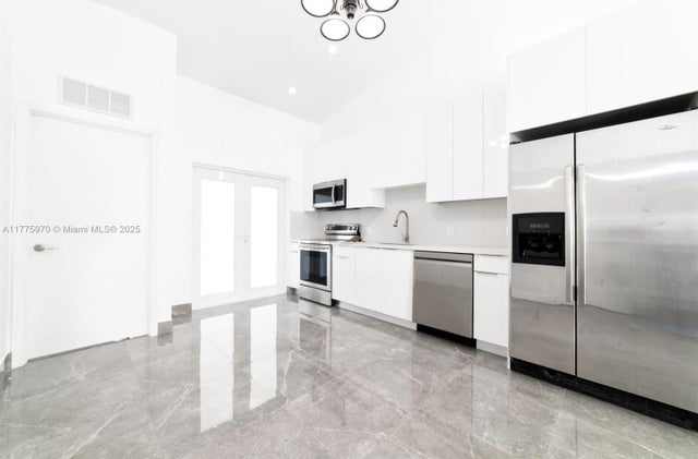 5 of 16 - 4070 Sw 49th Ct, Dania Beach, FL