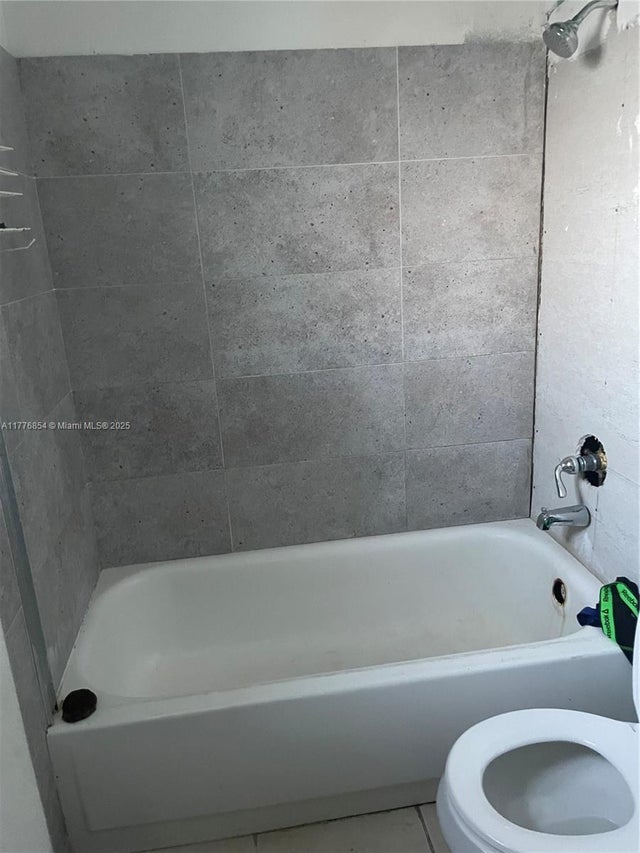 5 of 11 - 1829 N A St 25, Lake Worth, FL