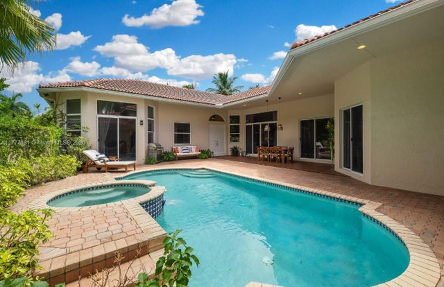 5 of 40 - 1604 Victoria Pointe Ln, Weston, FL