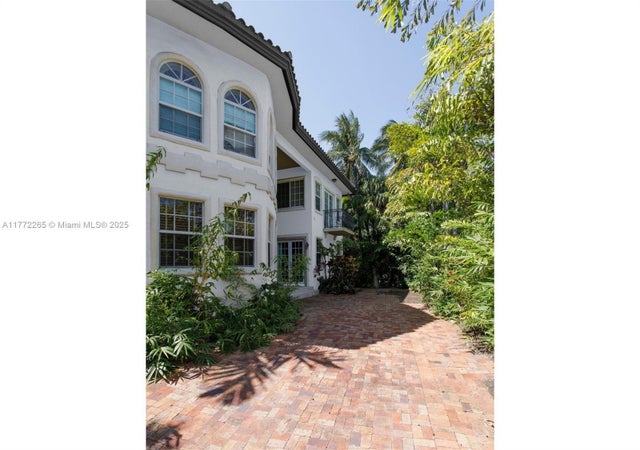 3 of 15 - 4501 N Bay Rd, Miami Beach, FL