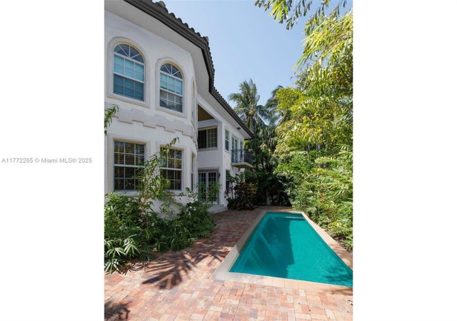 4 of 15 - 4501 N Bay Rd, Miami Beach, FL