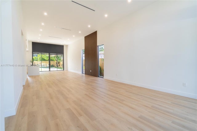 5 of 63 - 412 Nw 47th St, Miami, FL