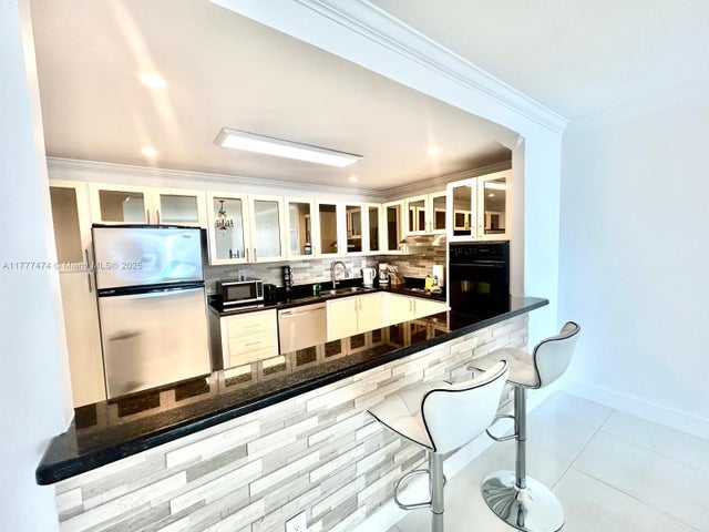 5 of 21 - 19370 Collins Ave 1015, Sunny Isles Beach, FL