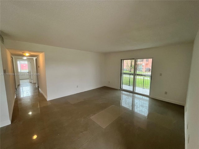4 of 30 - 1930 Nw 119th St 702, Miami, FL