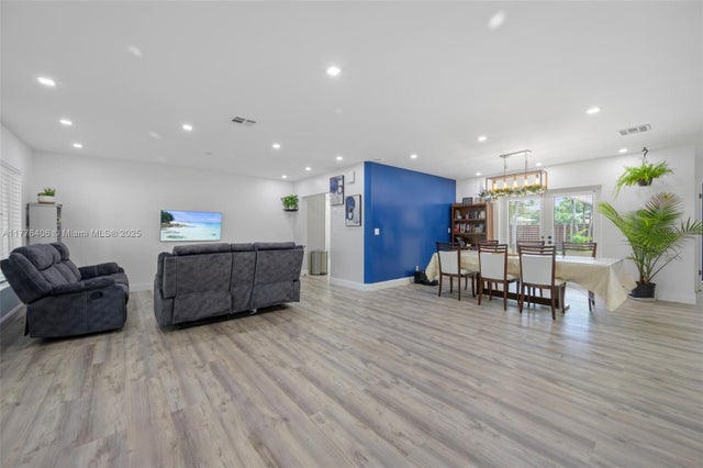 2 of 23 - 321 Sw 11th Ave, Hallandale Beach, FL