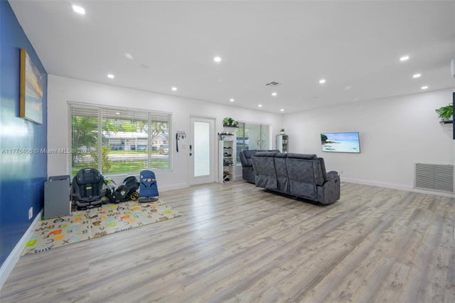 3 of 23 - 321 Sw 11th Ave, Hallandale Beach, FL