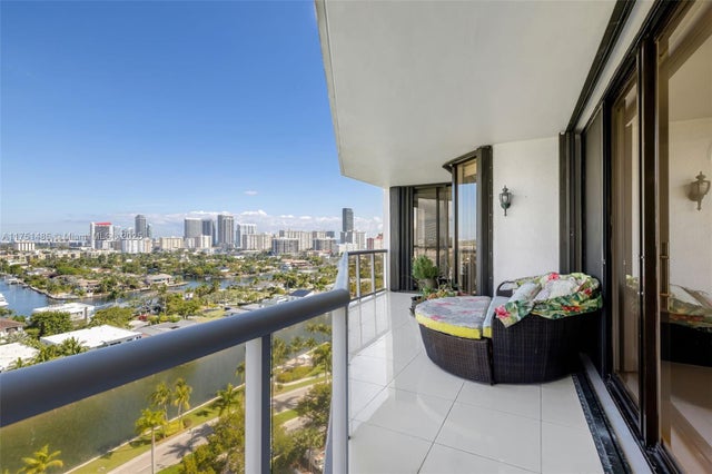 2 of 38 - 3640 Yacht Club Dr 1601, Aventura, FL