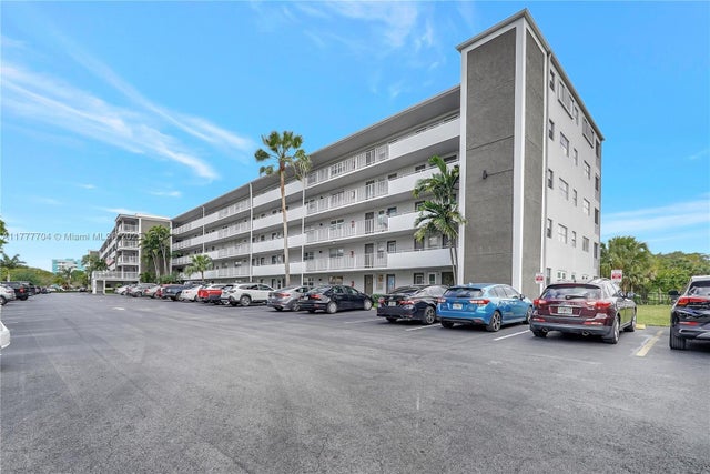 1 of 36 - 4800 Hillcrest Ln 207, Hollywood, FL