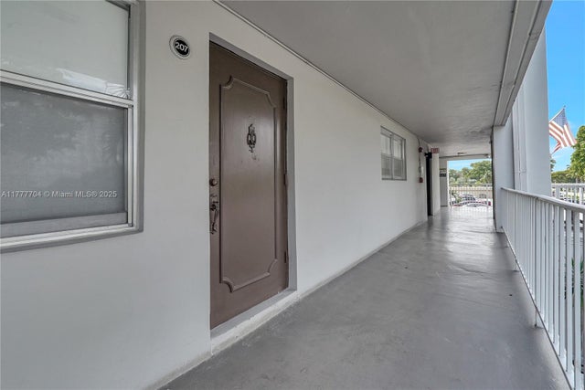 2 of 36 - 4800 Hillcrest Ln 207, Hollywood, FL