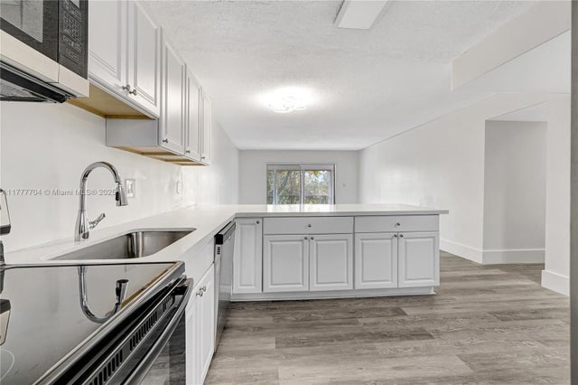 5 of 36 - 4800 Hillcrest Ln 207, Hollywood, FL
