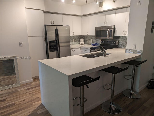 2 of 16 - 19901 E Country Club Dr 2305, Aventura, FL