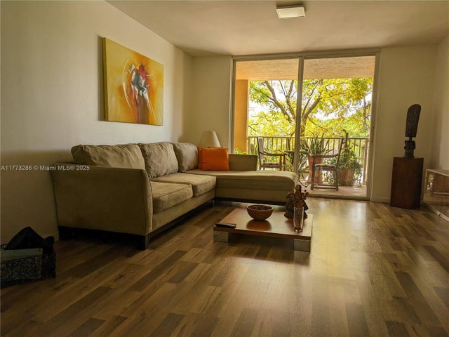 4 of 16 - 19901 E Country Club Dr 2305, Aventura, FL