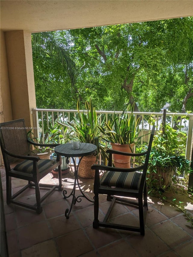 5 of 16 - 19901 E Country Club Dr 2305, Aventura, FL