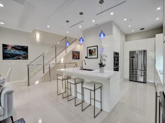1 of 12 - 207 Ne 13th Ave 207, Fort Lauderdale, FL