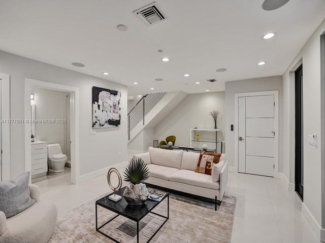 2 of 12 - 207 Ne 13th Ave 207, Fort Lauderdale, FL