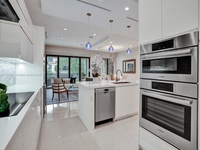 4 of 12 - 207 Ne 13th Ave 207, Fort Lauderdale, FL