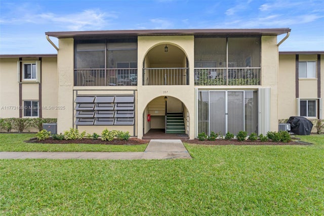 4 of 36 - 337 Pine Ridge Cir C-1, Green Acres, FL