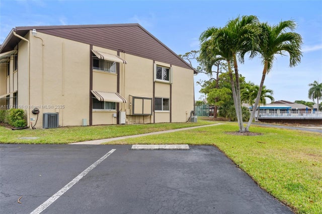 5 of 36 - 337 Pine Ridge Cir C-1, Green Acres, FL