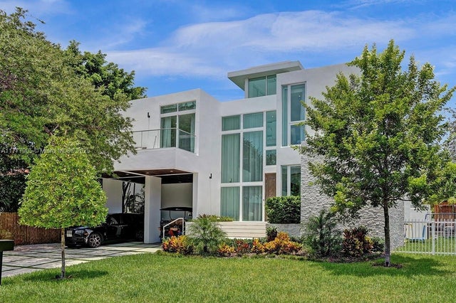 1 of 80 - 201 Buttonwood Dr, Key Biscayne, FL