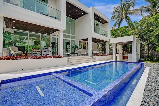 4 of 80 - 201 Buttonwood Dr, Key Biscayne, FL