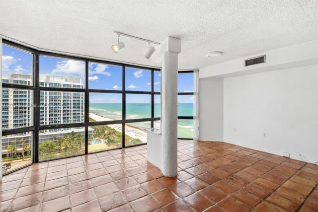 2 of 26 - 6423 Collins Ave 1607, Miami Beach, FL